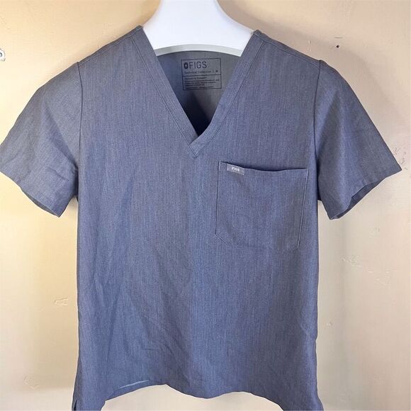 FIGS Women's Catarina Technical V-Neck Scrub Top Gray Size Medium Short Sleeve - Picture 1 of 5
